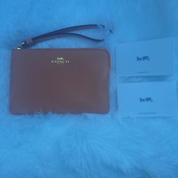 Coach Corner Zip Wristlet Pink #New